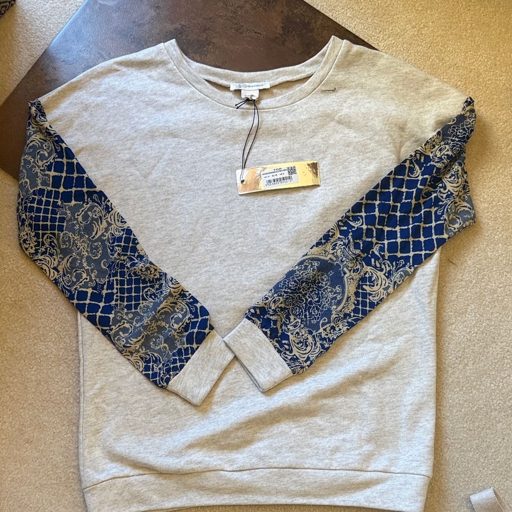 Glamorous Gray and Blue Patterned Sleeve Sweatshirt